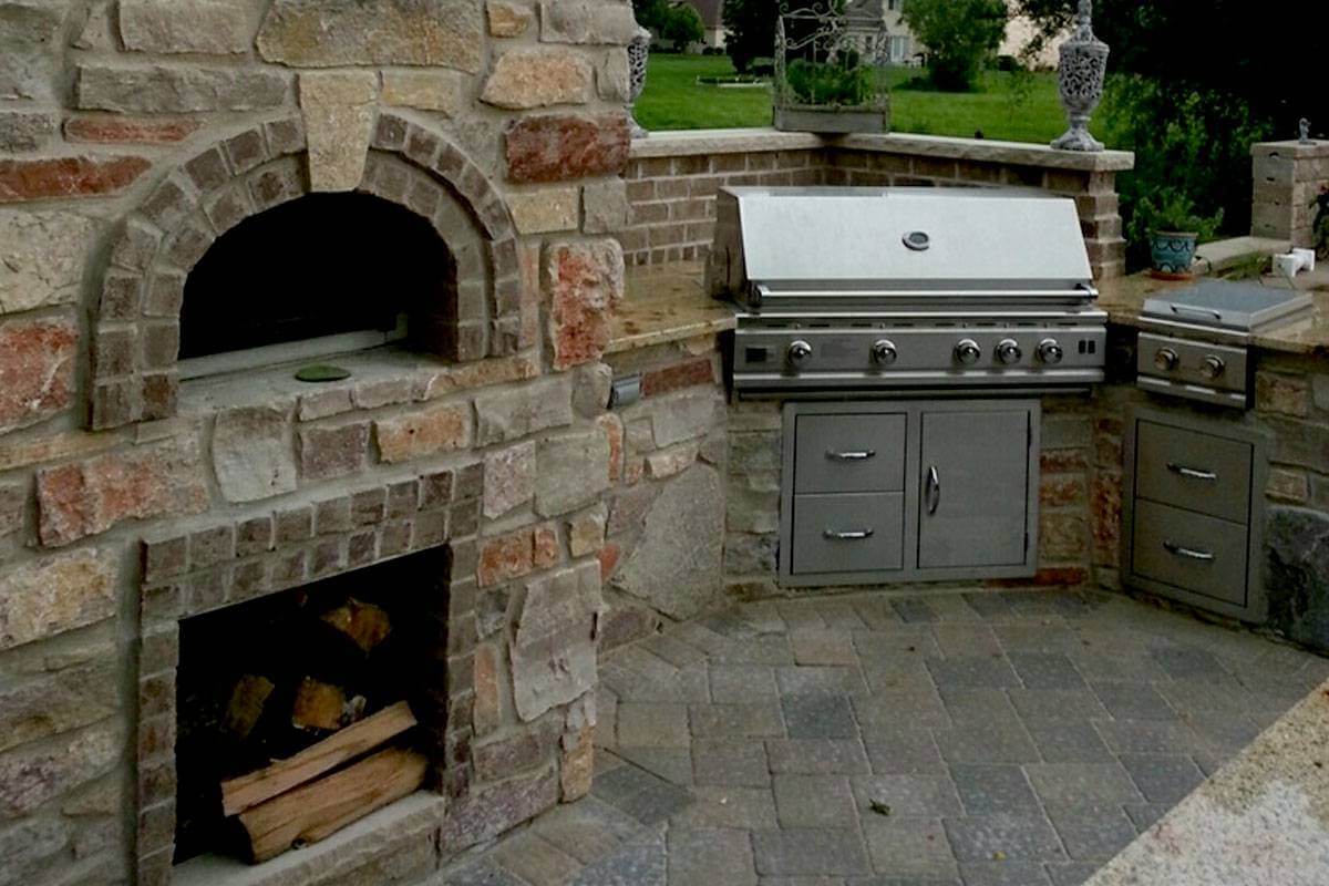 Outdoor Pizza Kitchen in West Chicago